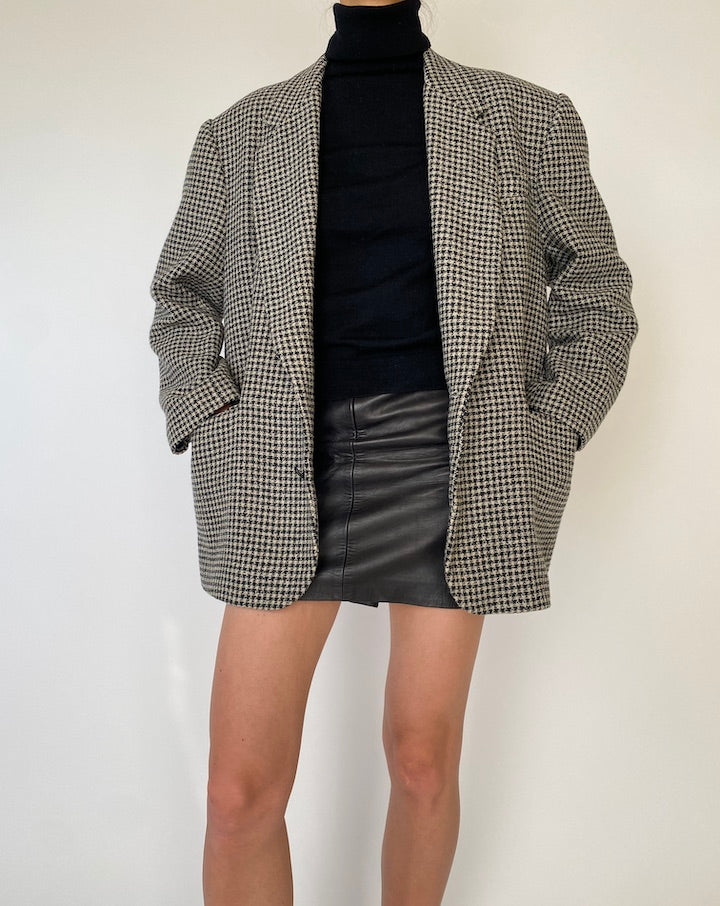 Vintage Oversized Black and White Houndstooth Blazer 5265