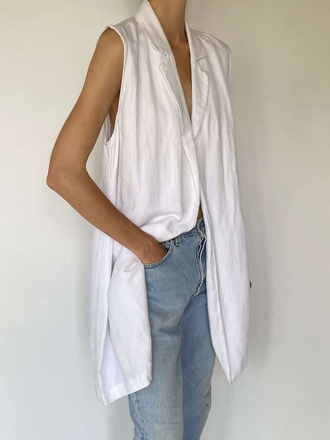 Vintage long white vest 3907