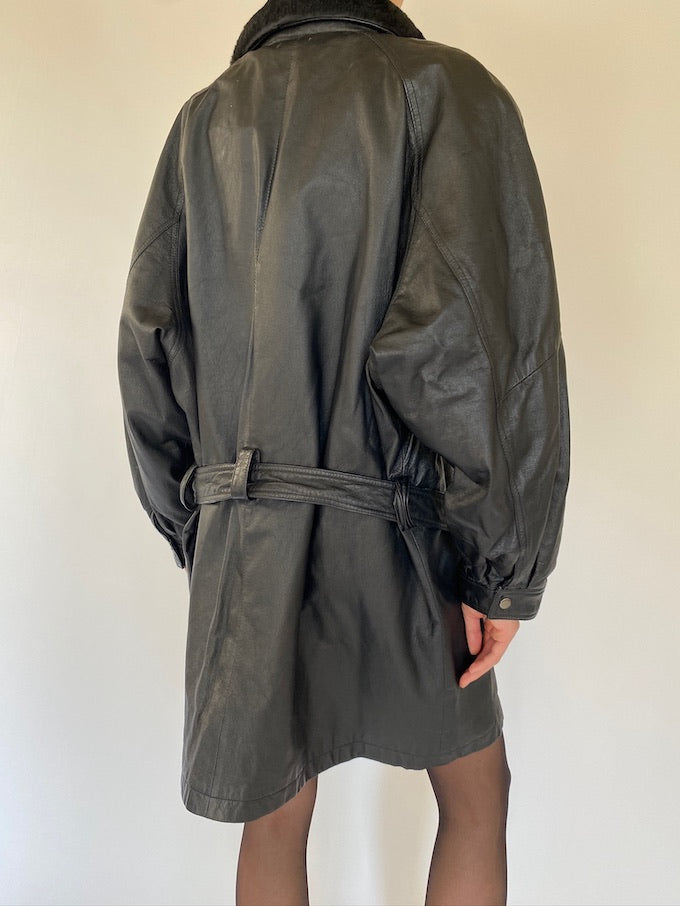 Vintage leather jacket in black with faux fur collar 5733