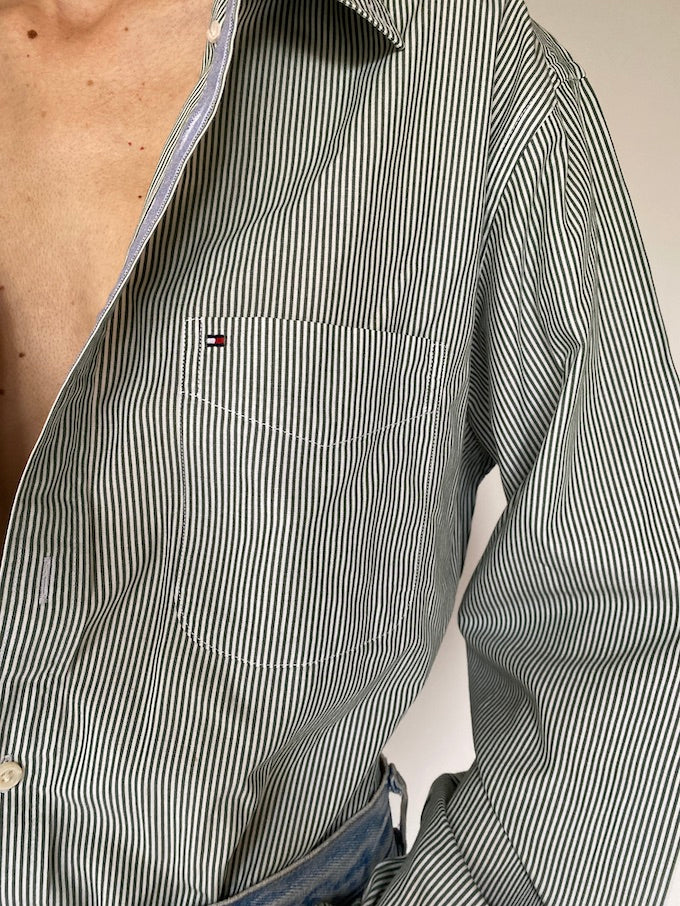 Vintage pinstriped Tommy Hilfiger shirt 5591
